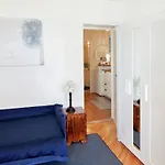Апартаменты Cozy With A Balcony And A Sea View Брела
