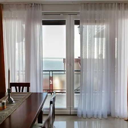 Apartment Cozy With A Balcony And A Sea View