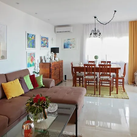 Apartment Cozy With A Balcony And A Sea View *