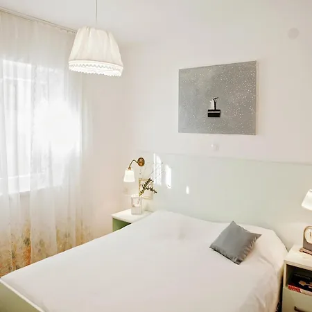 Cozy With A Balcony And A Sea View Lägenhet Brela