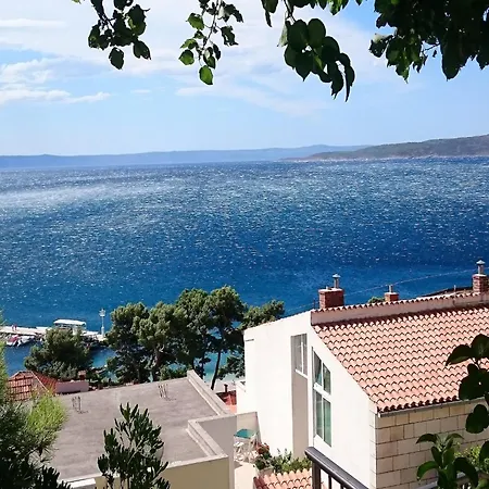 Апартаменты Cozy With A Balcony And A Sea View Брела