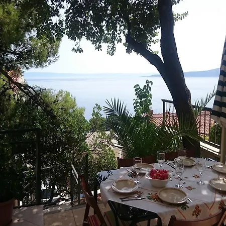 Апартаменты Cozy With A Balcony And A Sea View Брела
