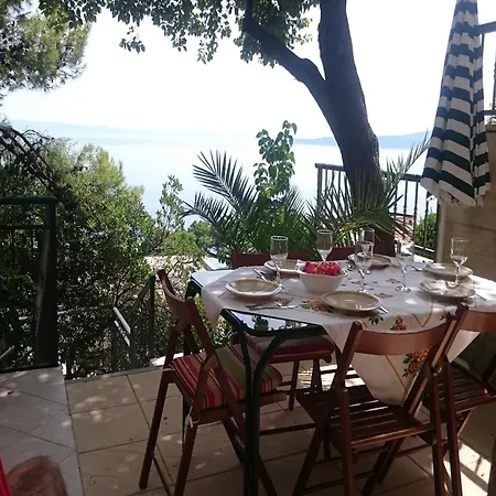 Апартаменты Cozy With A Balcony And A Sea View Брела